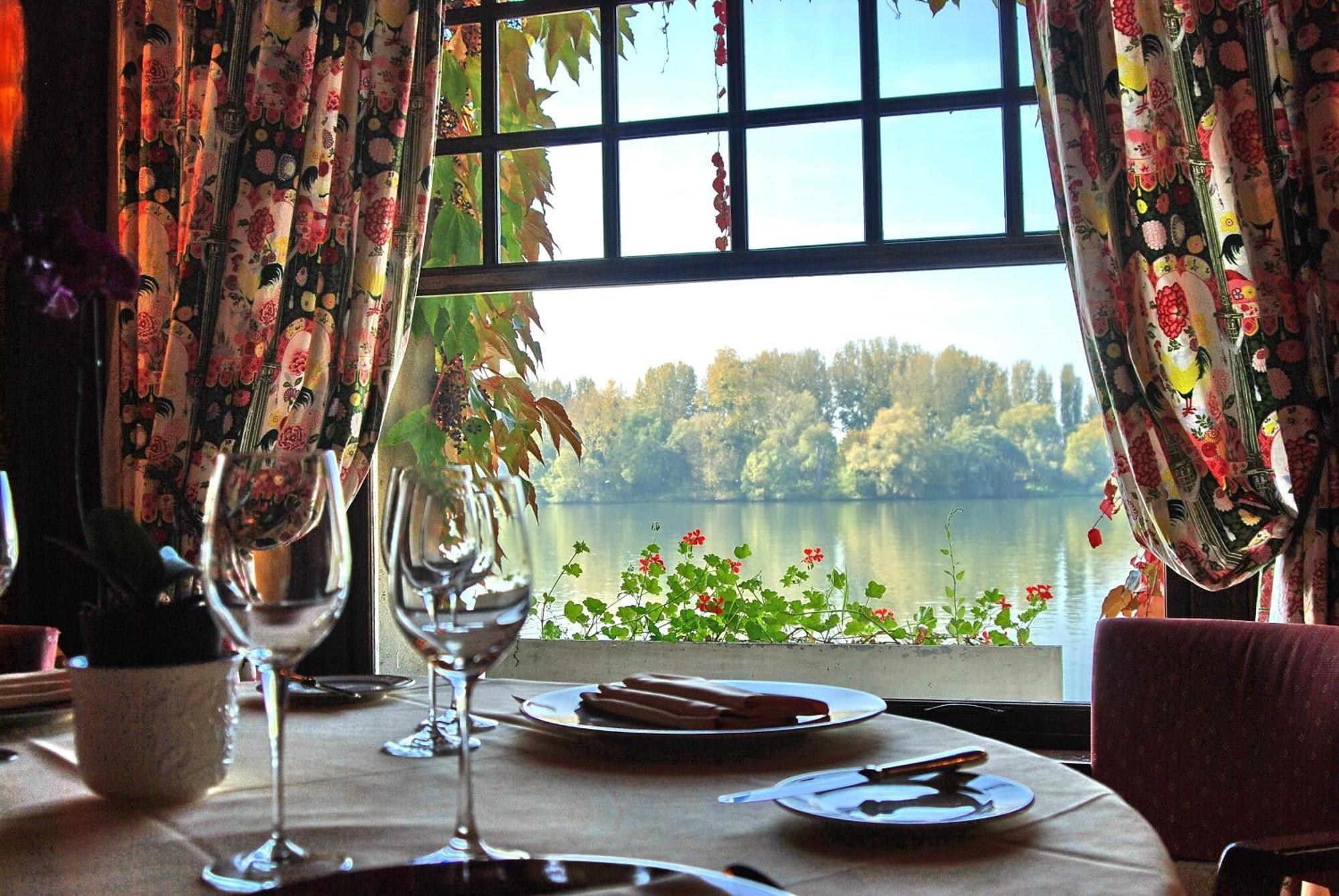 La Chaine D'Or Les Andelys Restaurang bild
